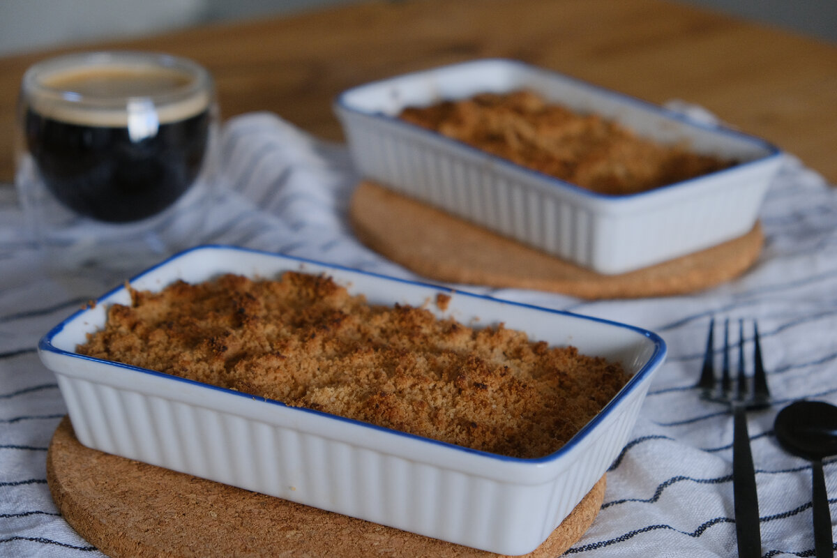 Oat Crumble with Ginger Pear and Blueberries