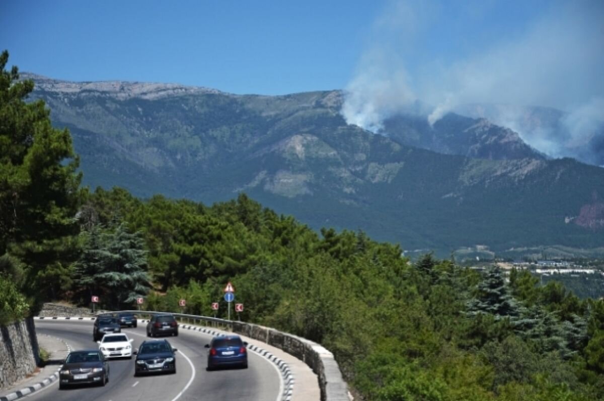    В Крыму автомобиль с туристами упал с обрыва в море