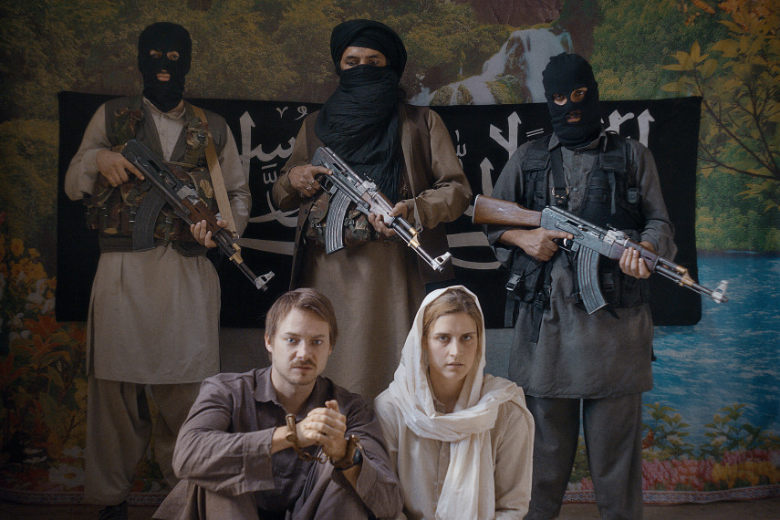 Кадр из фильма Und morgen seid ihr tot. Режиссер: Михаэль Штайнер. Оператор: Филип Цумбрунн. Производство: Blue Production, Bundesamt für Kultur (EDI), Fresco Film Services, MMC Zodiac, SRF Swiss Radio and Television, SRG SSR idée suisse, Zodiac Pictures, Zurich Film Festival