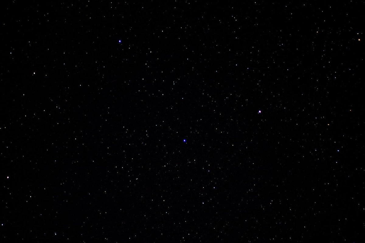 Картинка звездочек. Они прикольные. Интересно, что там вдалеке? Эх.