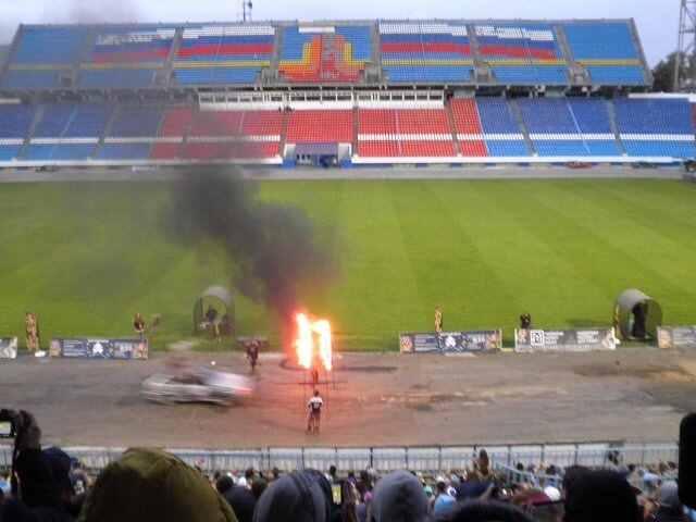 Все трюки выполняются на высоких скоростях.