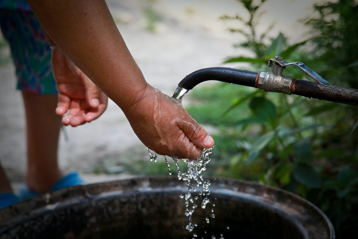 Обеспечение чистой питьевой водой. Дефицит питьевой воды. Питьевое водоснабжение. Дефицит пресной воды. Проблемы с подачей воды