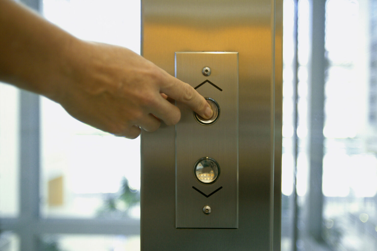Выключи открытую дверь. Кнопка вызова лифта Отис. Кнопки лифта Otis. Кнопка лифта / Elevator button. Кнопка вызова лифта на этаже.