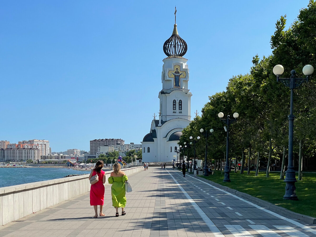 Новороссийск за 1 день | Что посмотреть: лучшая черноморская набережная,  затопленные корабли,почему не курорт, культ Брежнева и малая земля |  Manikol. Путешествия всей семьей | Дзен