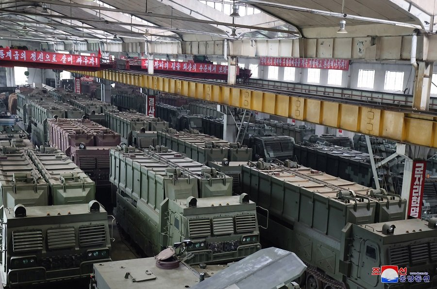 Военный завод по производству тактических ракет в Северной Корее - Фото: KCNA/EPA/ТАСС