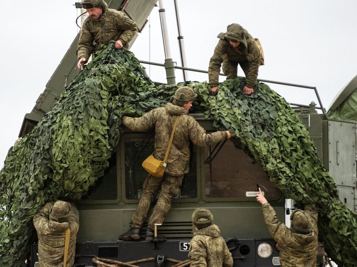    Комплекс ПВО С-400 "Триумф" заступает на охрану российских воздушных границ в Севастополе© РИА Новости / Алексей Мальгавко