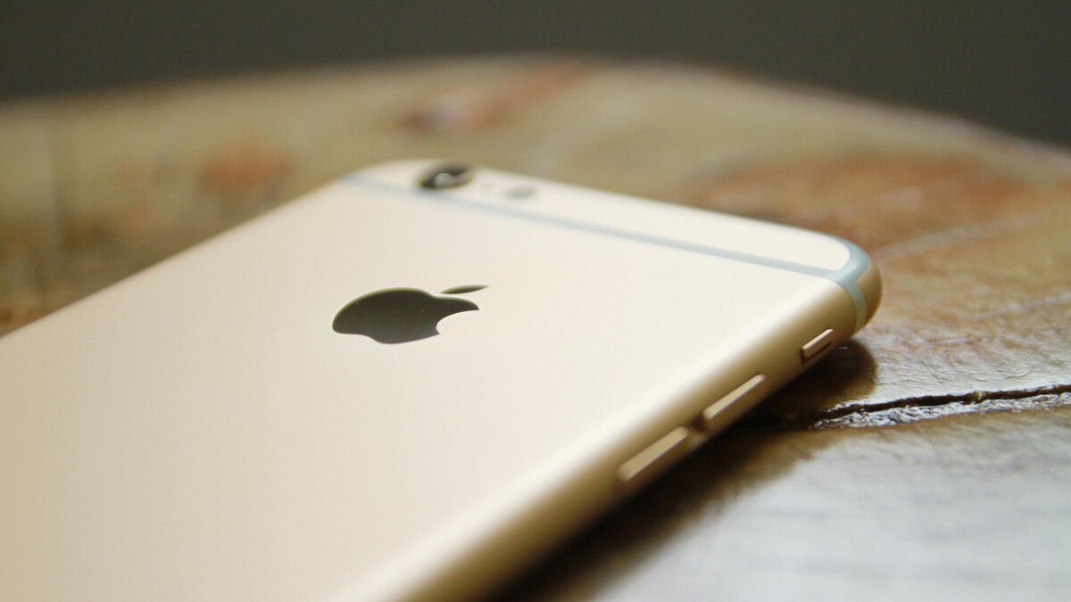    Телефон нужно класть только так: иначе прикажет долго жить© PxHere | pxhere.com