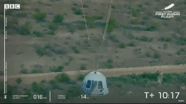 Посадка пассажирской капсулы.