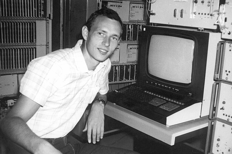 С таких дисплеев начинали наши специалисты, внедряя системы автоматизации и телемеханики