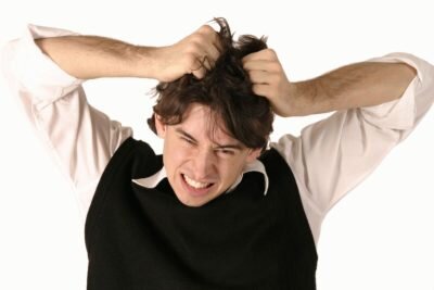 Что делать, если болит голова на макушке?