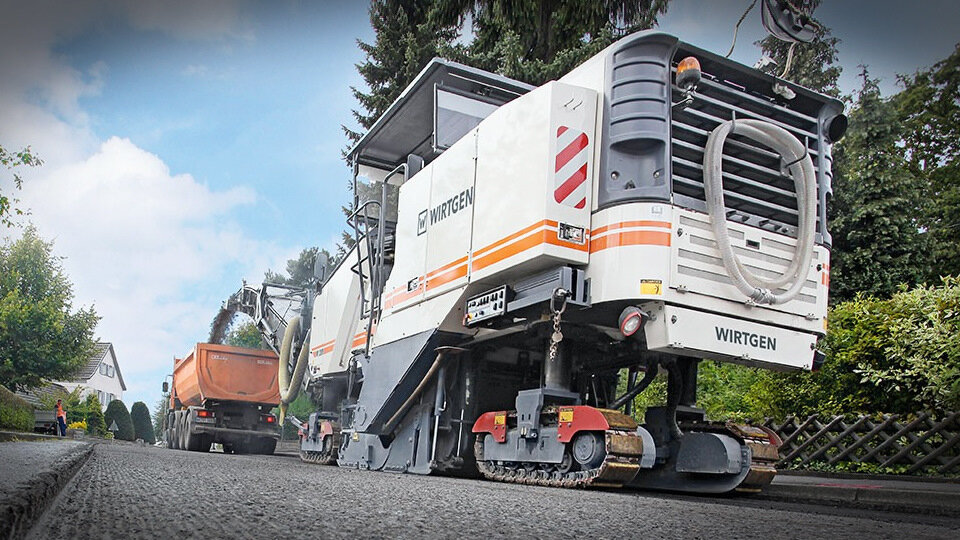 Всё фотографии украдены мной с официального сайта, поэтому, возможно, на них будут изображены другие модификации. Если же вы шарите в подобной технике, как и я (то есть никак), то вы этого не читали.