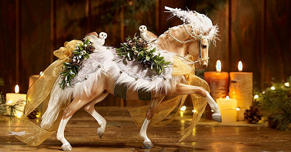 Breyer Winter Wonderland Holiday Horse, модель 2017 года.