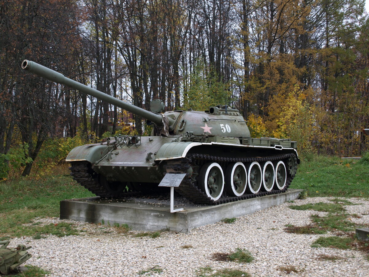 Средний 55. Т 55. Танка т-55. Танк т55а СССР. Памятник т55.