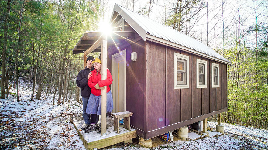 Наверное, только энтузиасты готовы провести всю жизнь в меленьком доме