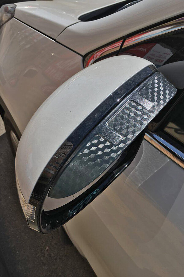 Козырек на зеркале KIA Sportage последнего поколения