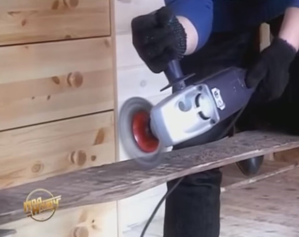 Обрабатывать горбыль для отделки комнаты нужно вдоль волокон