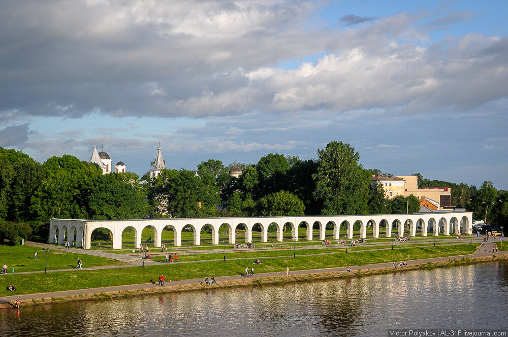 Ш великого новгорода. Новгородский Детинец Великий Новгород. Ярославово Дворище достопримечательности Великого Новгорода. Новгородский Детинец Ярославово Дворище.