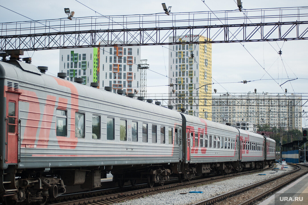 Туры в казань из екатеринбурга на поезде. Поезд Екатеринбург. Поезд Москва Пекин. Поезд в Екатеринбург из Москвы. Вагон лаборатория Екатеринбург.