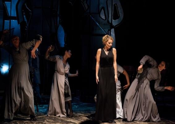 В  Театре «У Никитских ворот» , есть очень необычный вариант всем известной "Анны Карениной"  "АННА КАРЕНИНА.-2