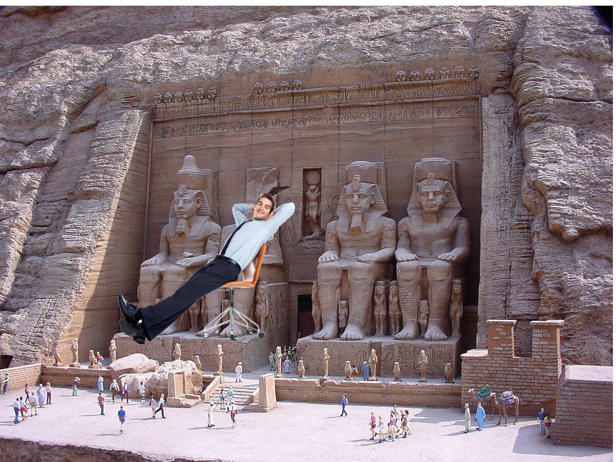 Некоторые пытаются возвыситься над окружающими, занимаясь поисками великих предков