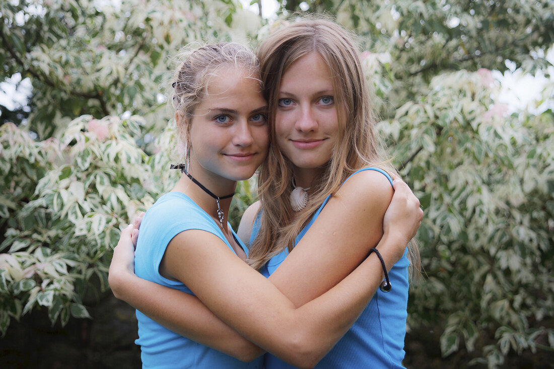 18 сестренка русское. Сестры. Юная сестричка. Реальный с сестрой. Фото сестры.