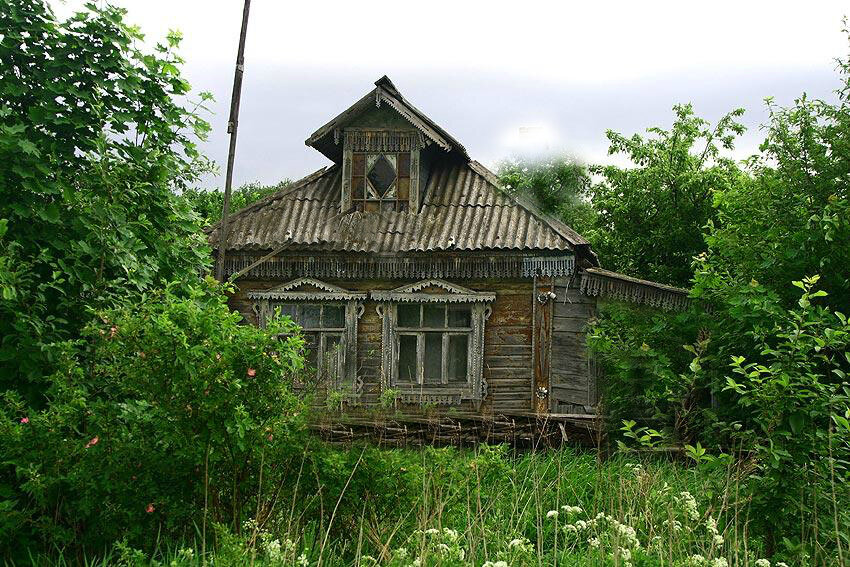 Старый дом 4. Деревенские постройки. Частный дом в деревне. Фото старых домов в деревне. Дом у дороги. Деревенская жизнь..