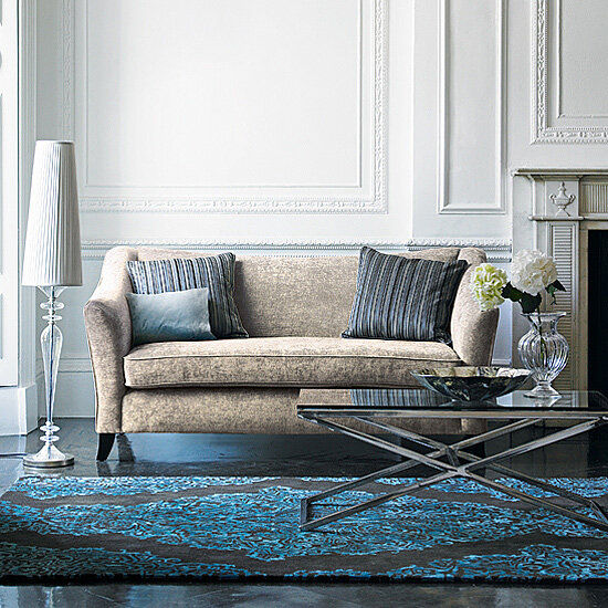 Яркий голубой.