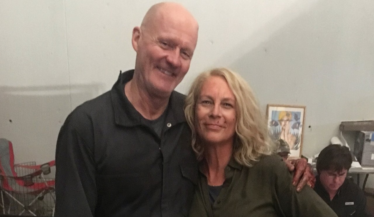 Джеймс Джуд Кортни и Джейми Ли Кёртис на съёмках фильма «Хэллоуин»