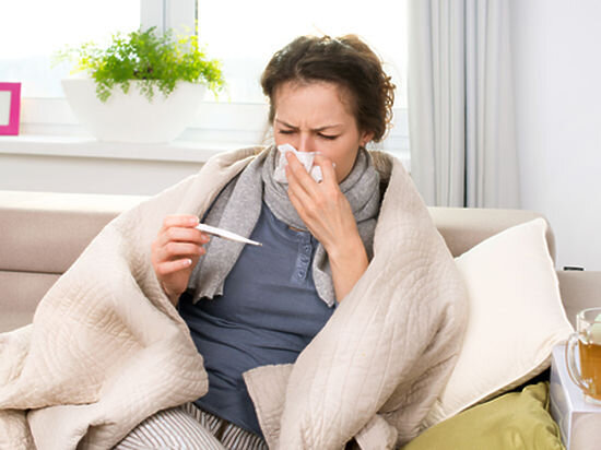 Поэтому не стоит заниматься самолечением и тем более назначать самим себе антивирусные средства от простуды. Даже если вы считаете, что самочувствие ваше нормальное и вам нужно лишь пару дней отлежаться и попить каких-нибудь противовоспалительных таблеток от вируса – лучше обратитесь к врачу.