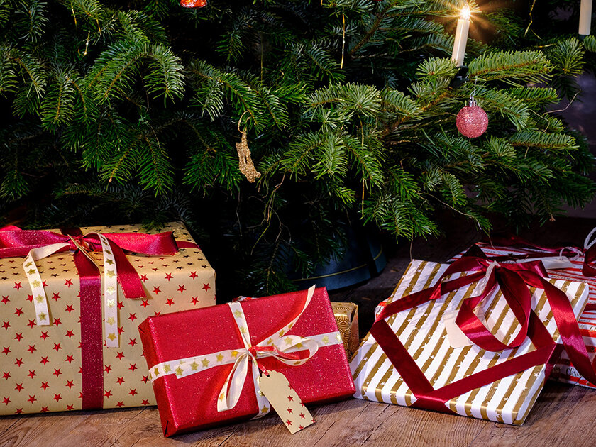 Идеальный сценарий — откладывать весь год Да, в ваших накоплениях должна быть статья «на подарки».