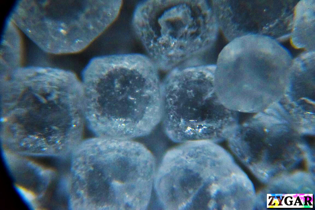 Поверхность стекла под микроскопом фото