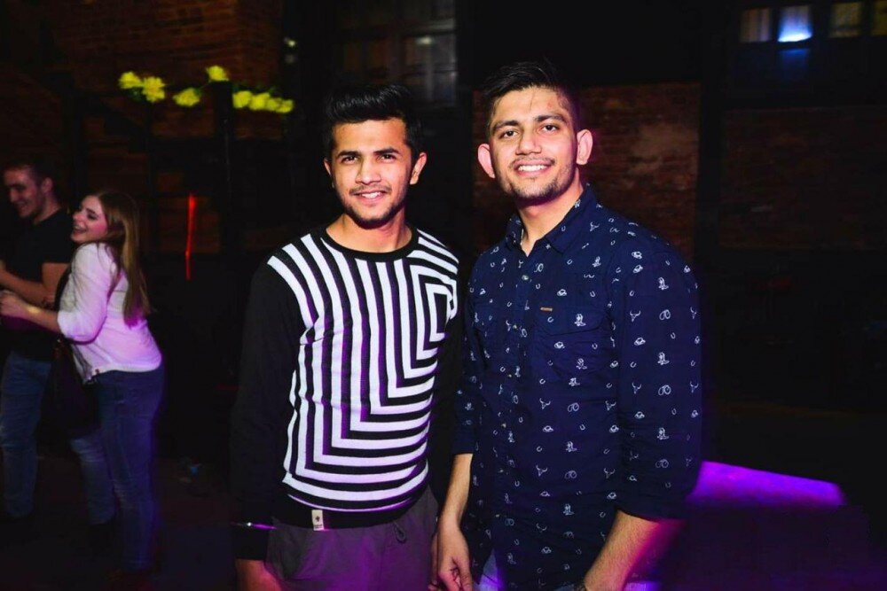 Индийцы Юва (слева) и Шивам (справа)