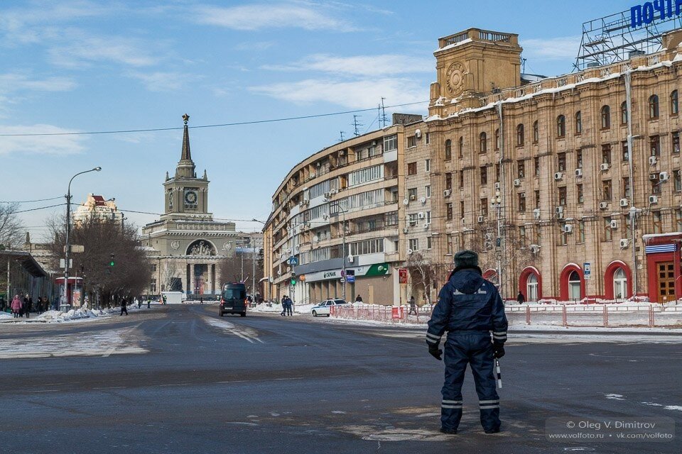 Снимок с сайта: http://volfoto.ru/volgograd/vokzal/fontan_horovod/photos/4686.html