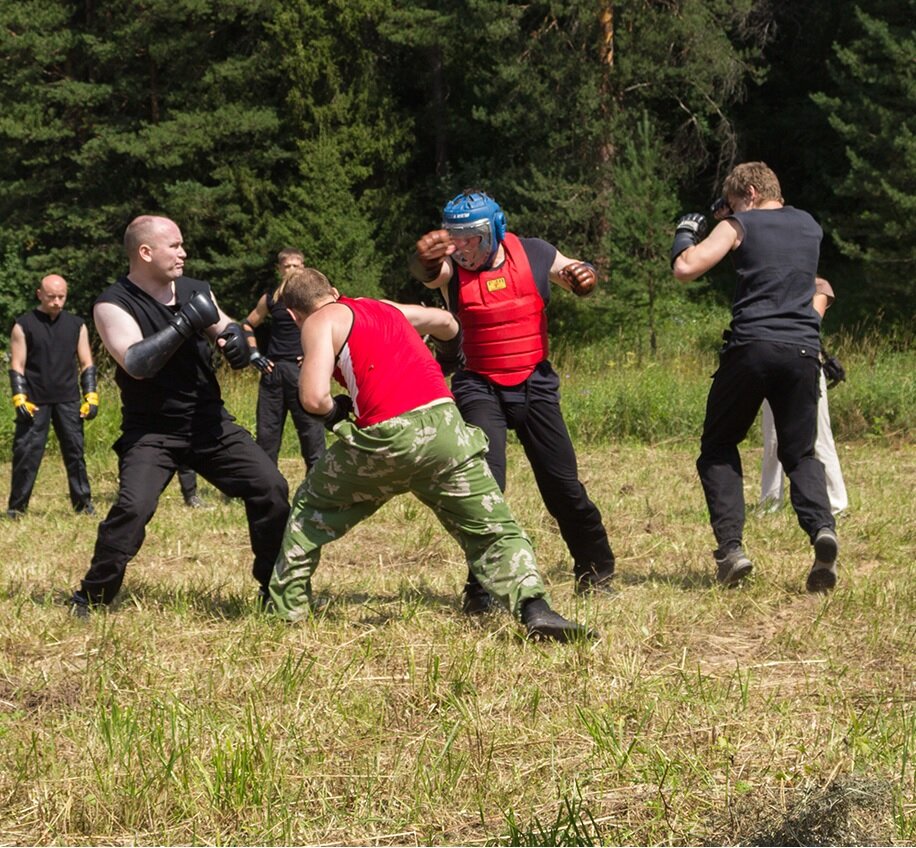 Russian combat. Засечный бой. Единоборства Засечное. Один боец против толпы. Русский кулачный бой Шатунов.