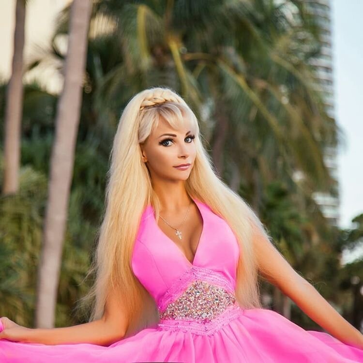 источник фотоматериала: https://www.instagram.com/tanya_tuzova_barbie/