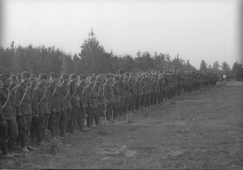 Новобранцы в строю. 1 июня 1942 года. Источник - https://russiainphoto.ru