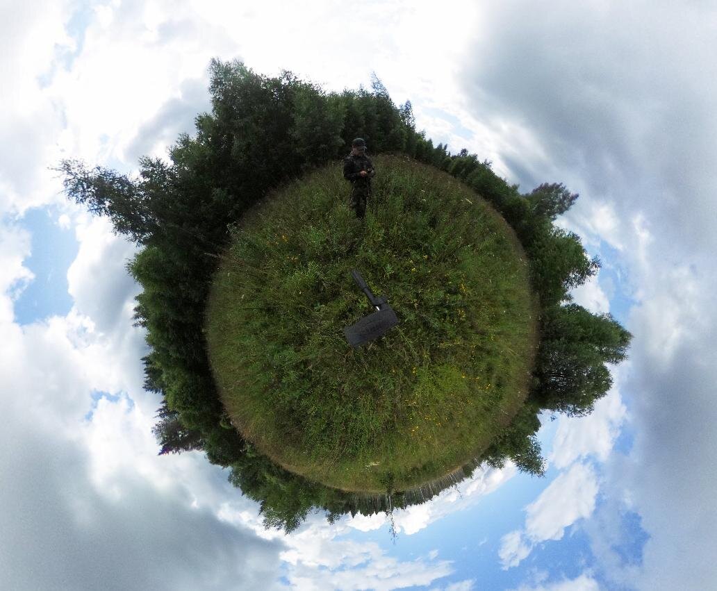 Это я на заросшем поле снимал сферическую панораму. А в режиме Little Planet она (панорама) выглядит именно так.