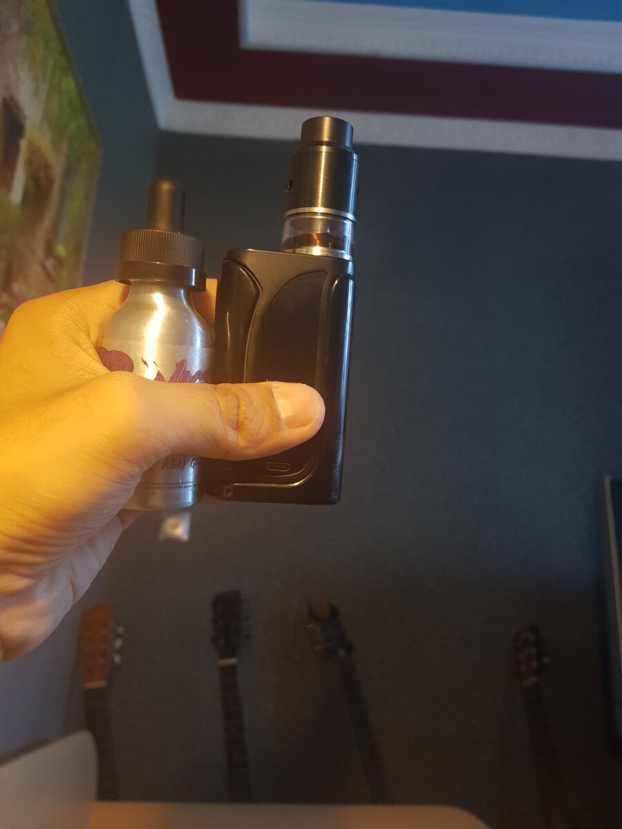 Хотел постепенно бросить курить, купил новомодный гаджет. И что? Деньги в пустую!