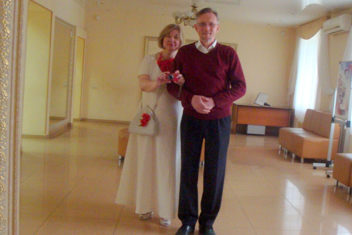 Фото суперкачества из нашего свадебного альбома. Друзья опоздали на роспись, пришлось самим...