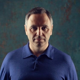 PORTNOV Друзья, в деле отмывания Порошенко преступных доходов появились новые интересные факты. Мы обратили внимание на информацию НБУ, что в период мая-июня 2019 года средства физических лиц в принадлежащем Порошенко Международном инвестиционном банке резко уменьшились на 799,9 млн гривен. Более глубокое изучение вопроса и контакт с банковскими чиновниками привел нас с очень интересным результатам. Оказывается, в период инаугурации нового Президента, с 17-го по 21-е мая Порошенко снял со счета в этом банке три раза по одному миллиону долларов США. Прямо физически и именно наличными. То же самое Порошенко сделал и 22,23,24,27,28,30,31 мая, 03,04,05,07,10,11,12,13,14 и 18 июня, снимая ровные суммы от одного до двух миллионов долларов США в каждый сеанс. В общей сложности фигурант за месяц снял 34 млн долларов США наличными, то есть около 340 килограмм стодолларовых купюр. Мы зарегистрировали вчера в ГБР ходатайство с конкретными фактами и датами и планируем доказать, что эти деньги были украдены у государства… Telegram