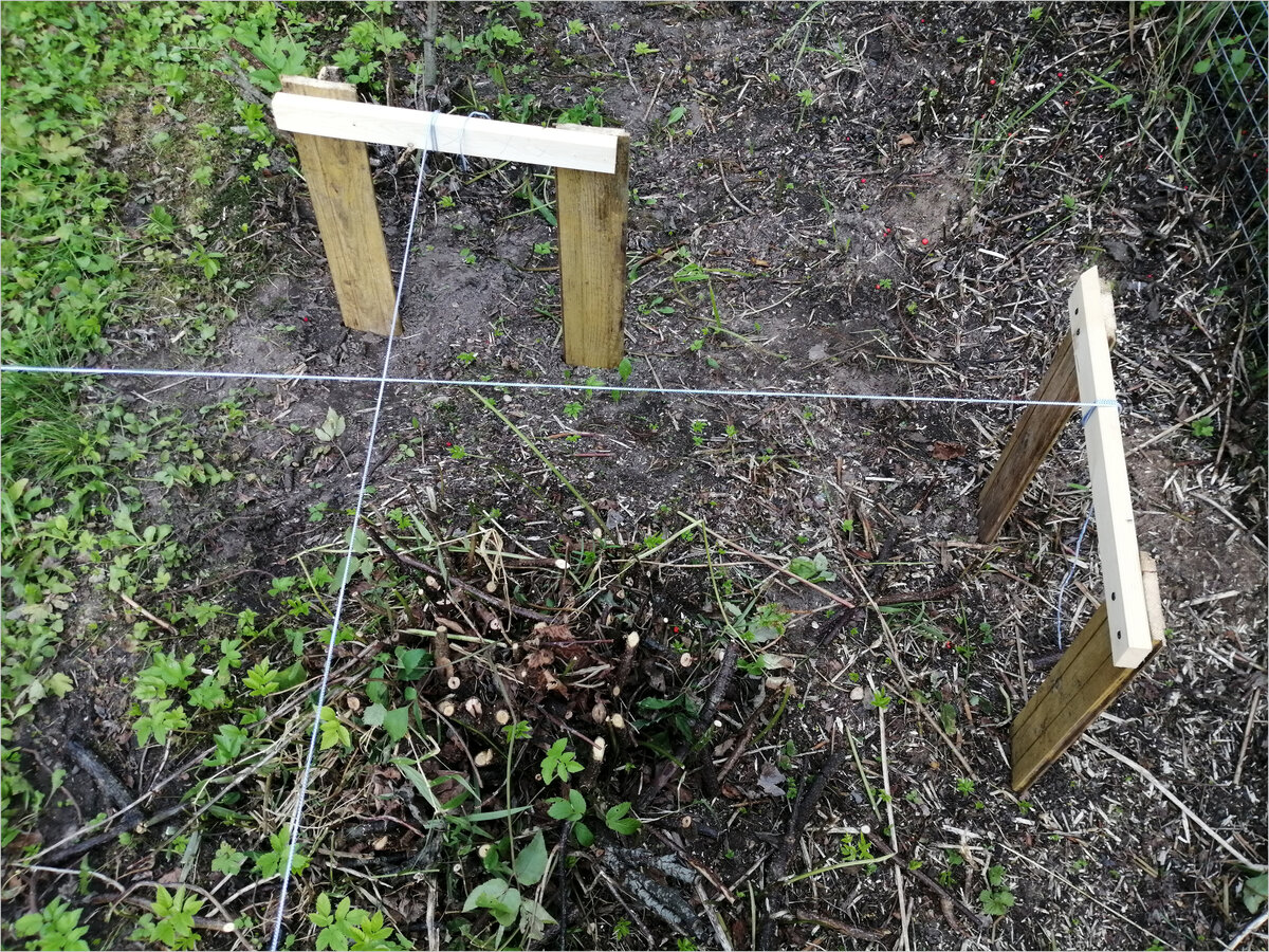 2. 1 2. Столбики для разметки фундамента. 3. Сигнальная разметка колонн.