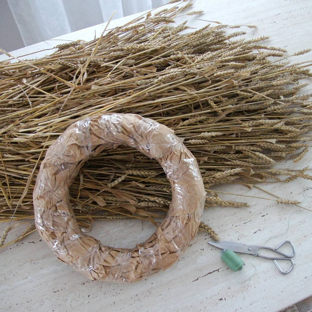 Декоративные венки из пшеницы