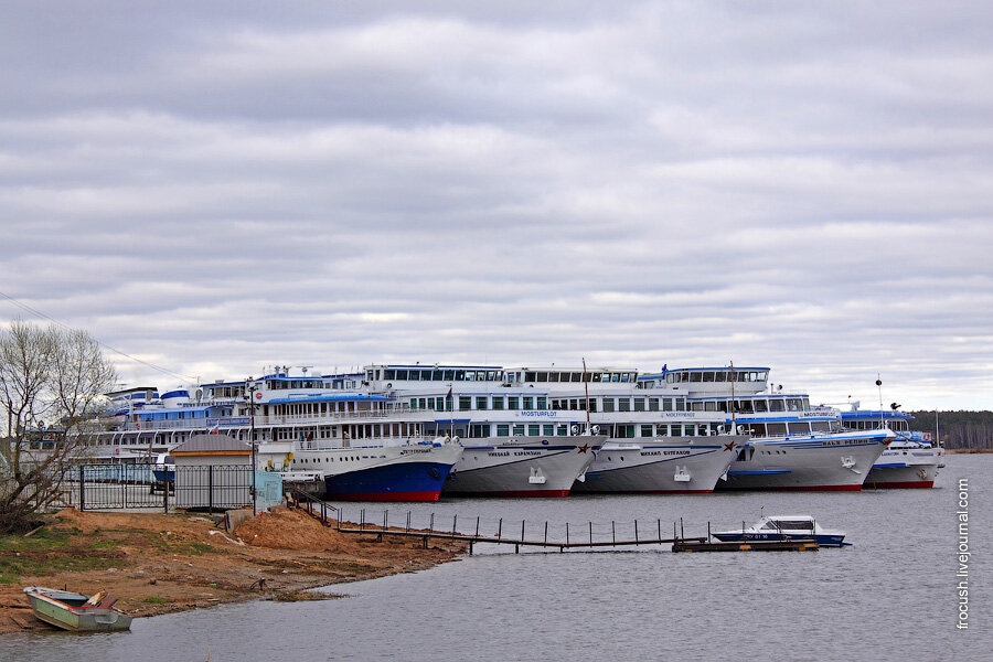 теплоход назаров красноярск. речной порт казань. парк северного речного вокзала москва. теплоходы в москве на северном речном вокзале. Discovery park речной вокзал.