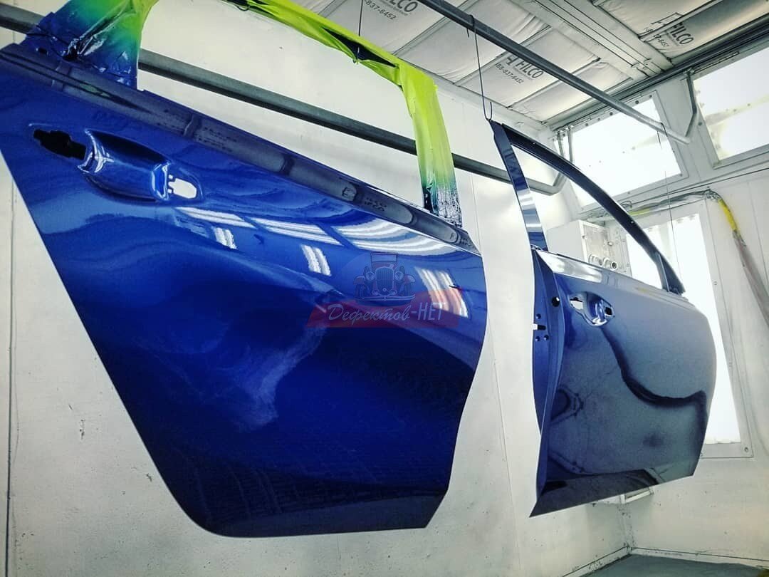 Покрашенные детали автомобиля