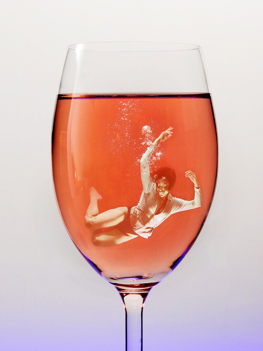 https://pixabay.com/get/54e6d240495aa914f6d1867dda6d367d1c3adae251506c48702879dc964fc25cbb/drunk-2673385_1920.jpg