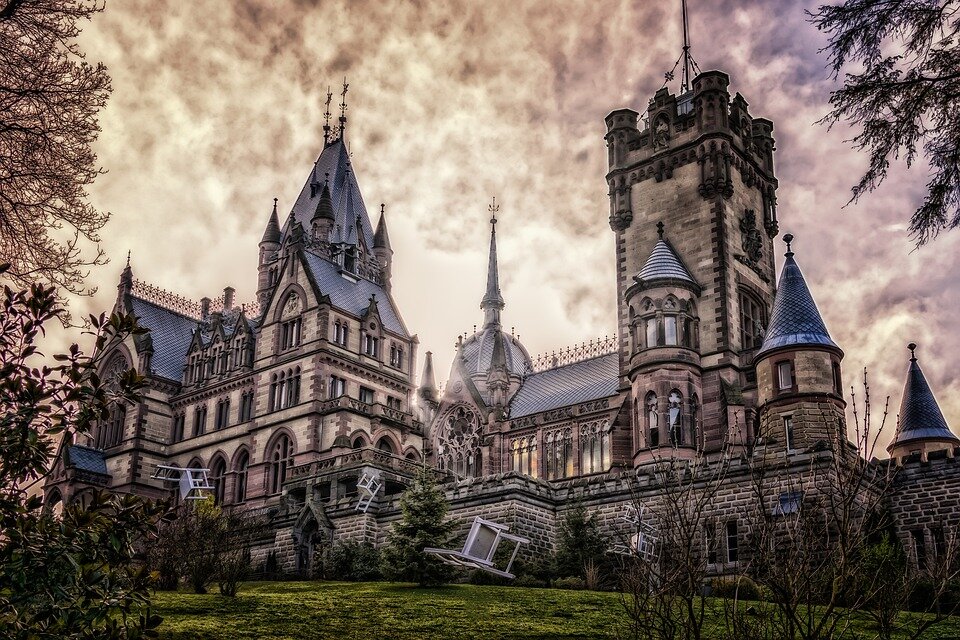 pixabay.com/photos/castle-drachenburg-3112193/
