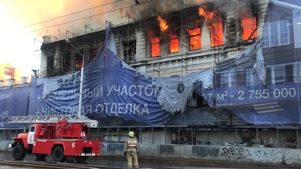 24 июня 2018 года запылало южное надстроенное крыло Видинеевского дома.
