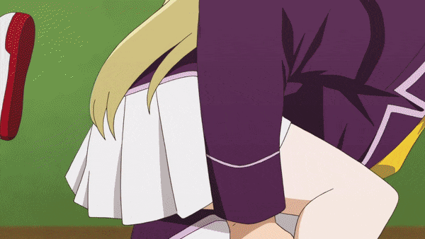 ГИФ'ка из аниме: Вся суть межвидовых отношений в кулинарном клубе - звери выстраивают горбатую пирамиду и кувыркаются друг на друге.