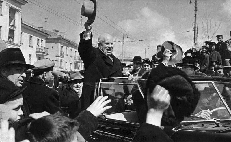 «Вот я был в Сан-Франциско, — говорил владивостокцам Хрущёв, — тоже хороший и красивый город. Но Владивосток можно сделать красивее и благоустроеннее, чем Сан-Франциско…» 