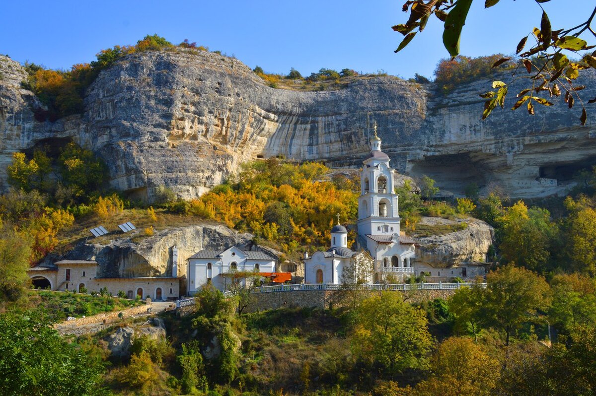 Храм в скале в крыму